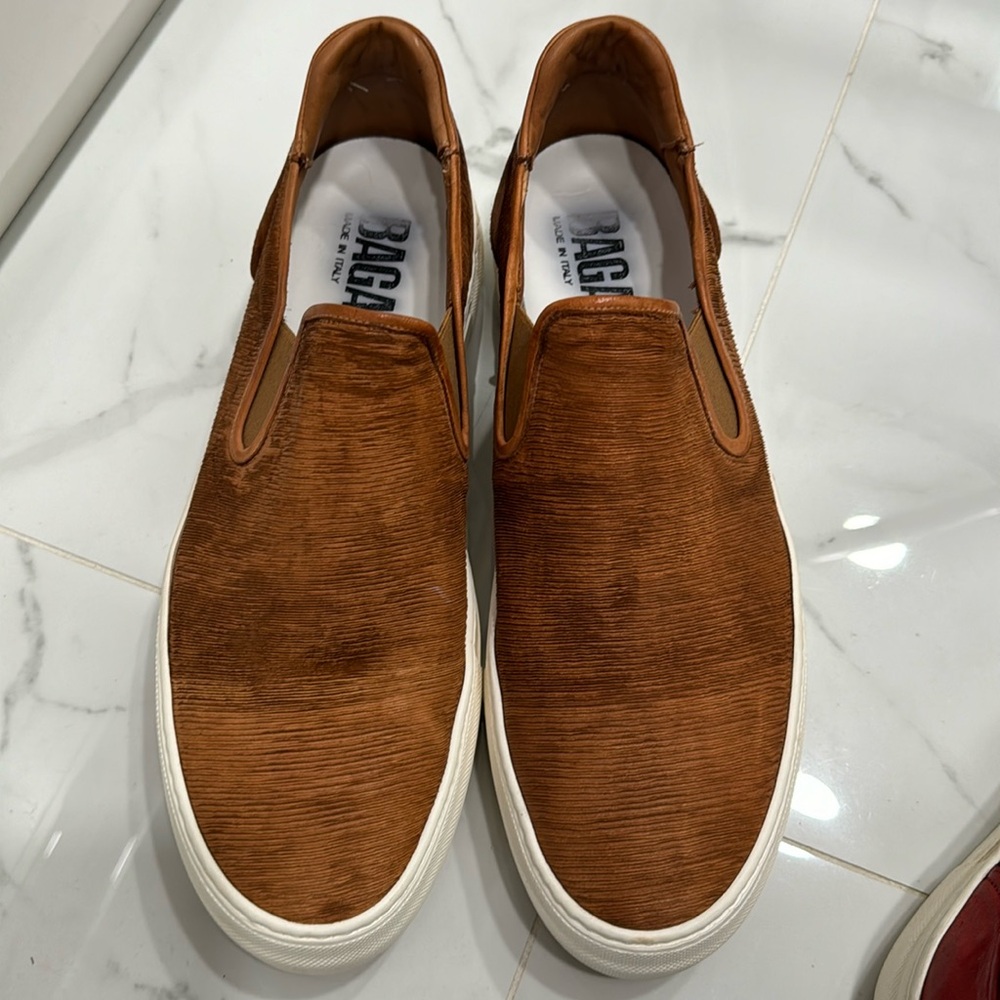 Men’s low top shoe.  Italian made, lightly worn.